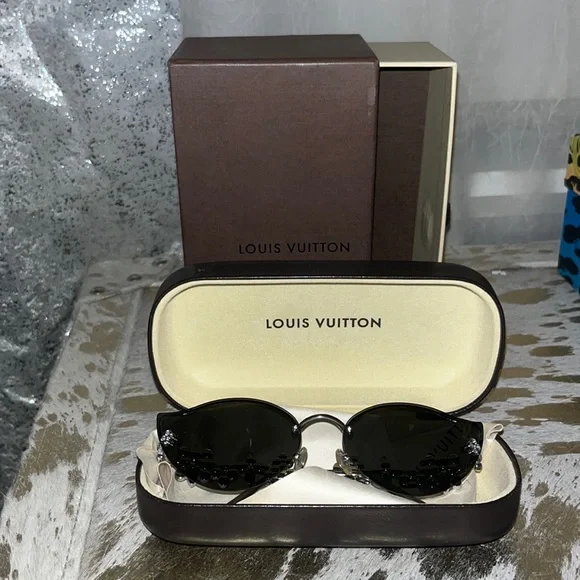 LOUIS VUITTON Swarovski Cat-Eye Fleur Sunglasses Louis Vuitton Swarovski Cat-Eye Fleur Sunglasses - Silver  main image 2
